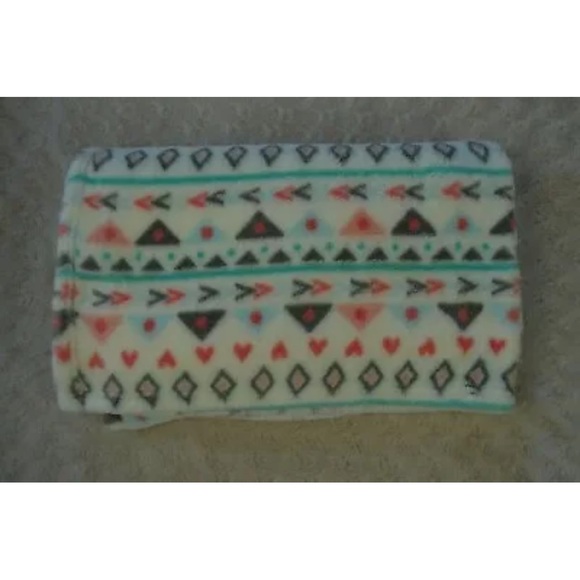 Baby Gear Triangle Geometric Arrow Hearts Baby Blanket Pink White Gray Aqua Blue - Picture 1 of 7